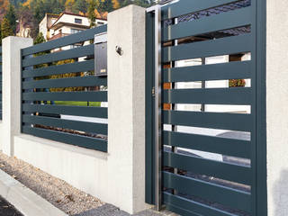 Hillside. Kaskadowe ogrodzenie aluminiowe, XCEL Fence XCEL Fence Modern garden