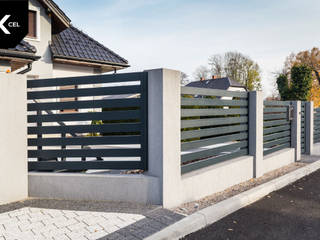 Hillside. Kaskadowe ogrodzenie aluminiowe, XCEL Fence XCEL Fence Halaman depan