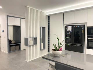 Casa em Abrantes - Cozinha + Hall de Entrada, UNISSIMA Home Couture UNISSIMA Home Couture Moderne keukens