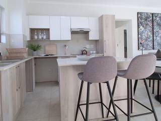 Home Staging: Interior Designed Show Unit, Illuminate Home Staging Illuminate Home Staging Built-in kitchens