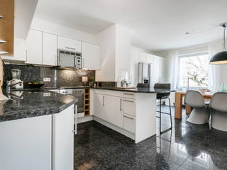 Living in the City, Cornelia Augustin Home Staging Cornelia Augustin Home Staging Modern kitchen