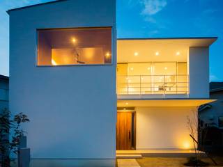 宝塚の高台の家, 建築設計事務所 KADeL 建築設計事務所 KADeL 一戸建て住宅 白色