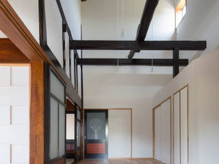 魚津の家 | house of uozu, haco建築設計事務所 haco建築設計事務所 Pasillos, vestíbulos y escaleras asiáticos