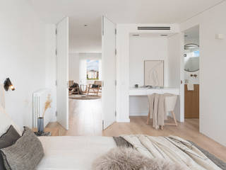 Maison Lumière, Susanna Cots Interior Design Susanna Cots Interior Design Minimalistyczna sypialnia