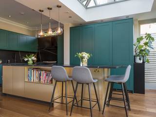 Mix of style - Classic Green Shaker and Modern, Zara Kitchen Design Zara Kitchen Design Ausgefallene Küchen