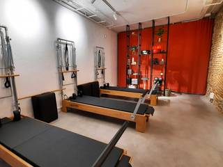 Un1on Pilates, Simona Garufi Simona Garufi Minimalist study/office Bricks Red