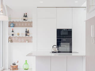 Casa C+V, manuarino architettura design comunicazione manuarino architettura design comunicazione Built-in kitchens White