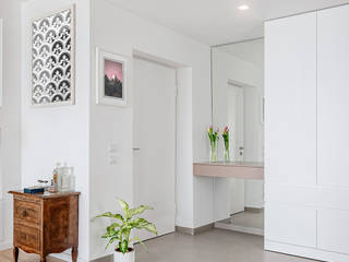 Casa C+V, manuarino architettura design comunicazione manuarino architettura design comunicazione Minimalist corridor, hallway & stairs