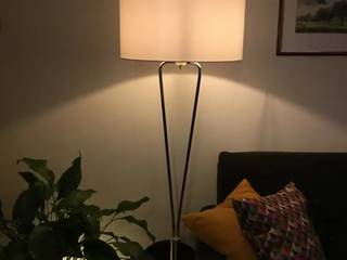 Vloerlampen in de hoek van de ruimte geplaatst, Lampgigant.nl Lampgigant.nl Salas de estilo industrial