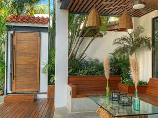 BaliLand, Grupo ARK Grupo ARK Tropical style balcony, veranda & terrace