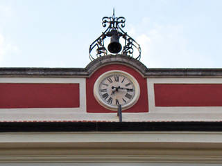 Orologi monumentali per ville e residence, Colaci Emilio Clock's Design Colaci Emilio Clock's Design Balcones y terrazas de estilo rural