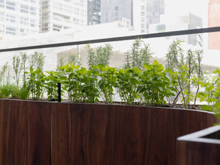 Terraza y Huerto HUATAN Balcones y terrazas modernos