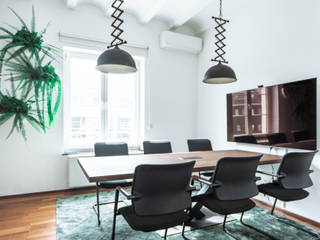 Das Office Loft für hybrides Arbeiten, Kaldma Interiors - Interior Design aus Karlsruhe Kaldma Interiors - Interior Design aus Karlsruhe 書房/辦公室