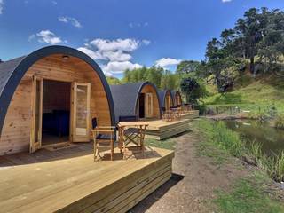 POD Luxury per Il glamping, “campeggio glamour, PRODUZIONE TINOZZA (HOTTUBE) SAUNE DA ESTERNO (Legno progetto Online) ditta di Audrone Krasauskiene PRODUZIONE TINOZZA (HOTTUBE) SAUNE DA ESTERNO (Legno progetto Online) ditta di Audrone Krasauskiene Classic style garden