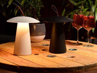 Die perfekte Lampe für deinen Campingtisch, Skapetze Lichtmacher Skapetze Lichtmacher Moderner Balkon, Veranda & Terrasse