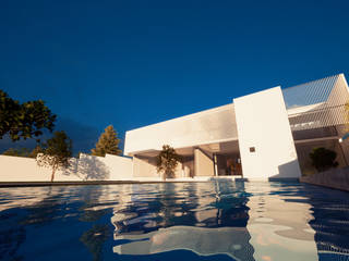 Casa JB, AT arquitectos AT arquitectos Casas familiares