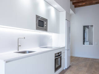 Reforma integral de piso en calle Badajoz (BCN), Grupo Inventia Grupo Inventia Appartamento