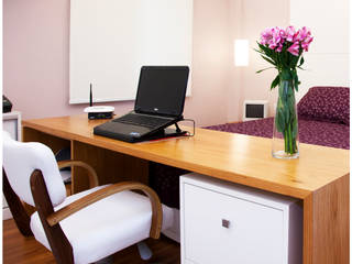 Home office integrado à suíte, Tikkanen arquitetura Tikkanen arquitetura Master bedroom