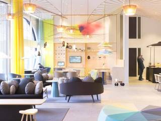 Office Fit Out Solution in Dubai, S3TKoncepts S3TKoncepts Minimalistische studeerkamer