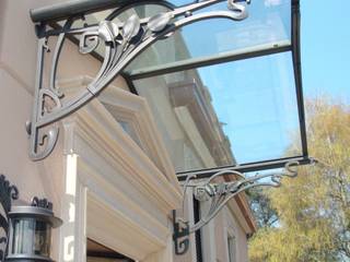 Ingresso villa privata in stile liberty, VilliZANINI Wrought Iron Art Since 1655 VilliZANINI Wrought Iron Art Since 1655 Klassischer Flur, Diele & Treppenhaus