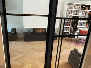 Amstelveen op z'n industrieel: Beleef de magie van renovatie, MEF Architect MEF Architect Living room Iron/Steel Black