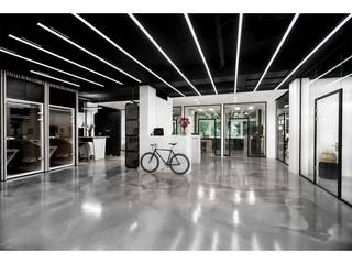 Startup Haus in Berlin, OONITOO GROUP - Building, Architecture & Furniture Design OONITOO GROUP - Building, Architecture & Furniture Design Commercial spaces کنکریٹ