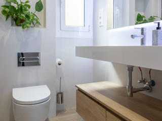 Reformas de baños en Barcelona, Grupo Inventia Grupo Inventia Mediterranean style bathroom