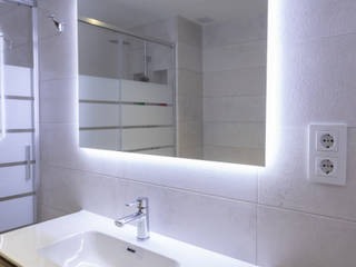 Reformas de baños en Barcelona, Grupo Inventia Grupo Inventia Mediterranean style bathroom