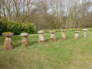 Reclaimed Antique Garden Staddle Stone, UKAA | UK Architectural Antiques UKAA | UK Architectural Antiques Jardín interior