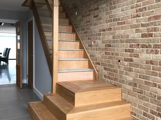An Innovative Home Automation System with Lighting Designs, Smart home innovations LLP Smart home innovations LLP Stairs Solid Wood Multicolored