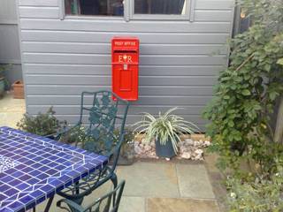 Genuine Original Antique Post Boxes and Pillar Boxes, UKAA | UK Architectural Antiques UKAA | UK Architectural Antiques Jardín interior