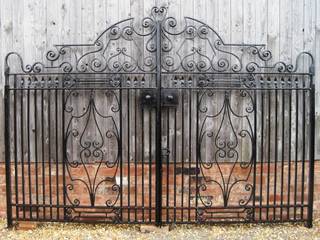 Antique Gates and Railings, UKAA | UK Architectural Antiques UKAA | UK Architectural Antiques Jardins de fachadas de casas