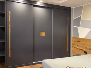 Camera da letto su misura in stile moderno, Falegnamerie Design Falegnamerie Design Camera da letto principale Legno Blu