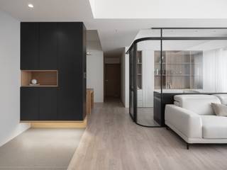 Andy's home | 墨黑點綴的現代美式風格, 有隅空間規劃所 有隅空間規劃所 现代客厅設計點子、靈感 & 圖片 Black