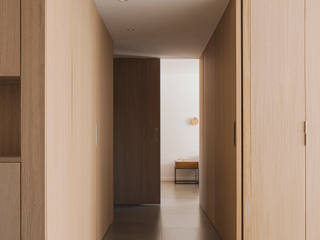 L14 | Castellón, Spain, estudio calma estudio calma Minimalist corridor, hallway & stairs