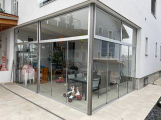 Terrassenverglasung mit Schmidinger Glasschiebetüren, Schmidinger Wintergärten, Fenster & Verglasungen Schmidinger Wintergärten, Fenster & Verglasungen Konservatori Modern