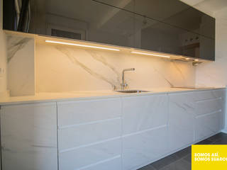 Cocina Pequeña blanca y Gris antracita, Suarco Suarco Small kitchens