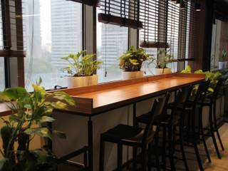 Interioforest helped an office to come Alive, Interioforest Plantscaping Solutions Interioforest Plantscaping Solutions Modern study/office