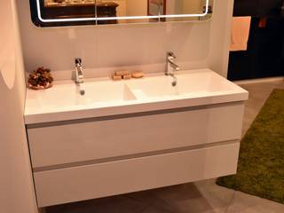 Bagno ARCOM mod. Ely, EML SRL EML SRL モダンスタイルの お風呂