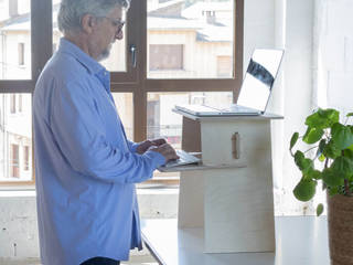 Accesorio para trabajar de pie en el escritorio | Stehpultaufsatz | Standing Desk Attachment , debosc debosc Minimalistische Arbeitszimmer