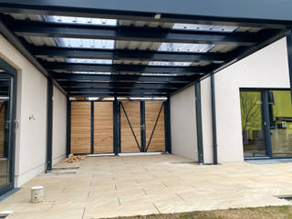 Carport als Terrassenüberdachung, Siebau Raumsysteme GmbH & Co KG Siebau Raumsysteme GmbH & Co KG 스칸디나비아 발코니, 베란다 & 테라스