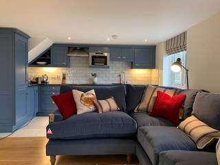 Kitchen Gets a Facelift in South Devon Holiday Cottage, Dupere Interior Design Dupere Interior Design Встроенные кухни