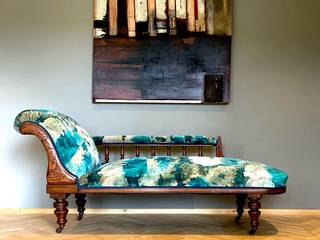 Chaise in printed velvet , The Cheshire Upholstery Company The Cheshire Upholstery Company Comedores de estilo ecléctico