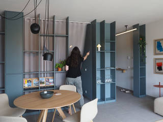 Studio appartement Hefkwartier, Bergblick interieurarchitectuur Bergblick interieurarchitectuur Skandinavische Wohnzimmer Holz Blau