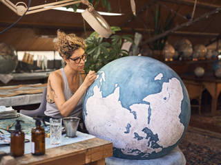 Large Hand Painted Floor Standing Modern Globe, Bellerby and Co Globemakers Bellerby and Co Globemakers Ruang Keluarga Klasik