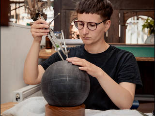 Bespoke Globes - Made to Order, Bellerby and Co Globemakers Bellerby and Co Globemakers Рабочий кабинет в классическом стиле