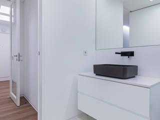 Renovação de casas de banho em apartamento centenário, Click Inside - Fotografia de interiores Click Inside - Fotografia de interiores Kamar Mandi Modern