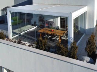 Belle Pergole - Pergola bioclimatica con vetrate scorrevoli a Padova, New Time S.p.A. New Time S.p.A. Modern balcony, veranda & terrace