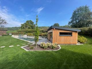 Poolhaus mit Sauna und Holzverkleidung - Faltsysteme und Fenster von Fenster-Schmidinger, Schmidinger Wintergärten, Fenster & Verglasungen Schmidinger Wintergärten, Fenster & Verglasungen Casetas de jardín