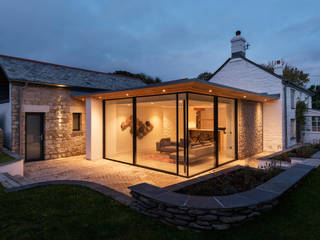 Roseland Cottage, a contemporary extension to 18th century cottage, VESP Architects VESP Architects Landhaus
